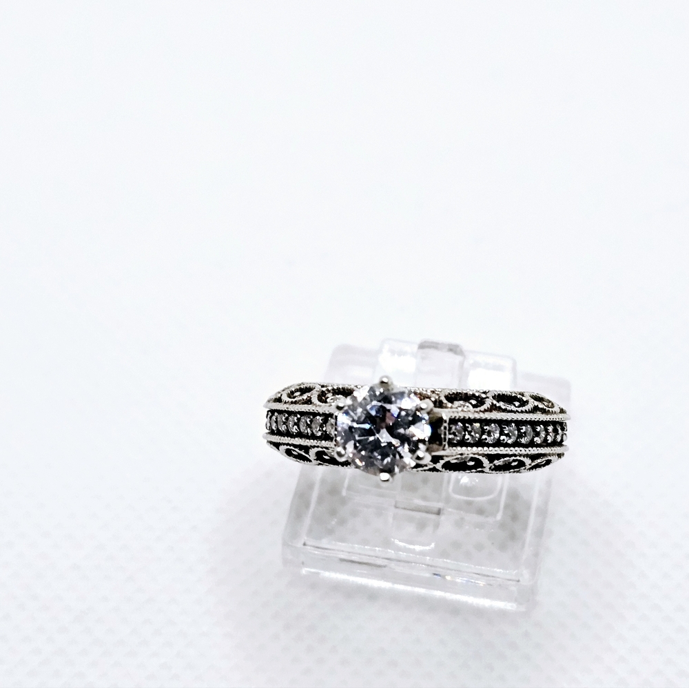 Stunning Designer Zircon Ring Sz 6 ! - Picture 12 of 14